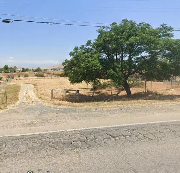 1290 S Plano Street, Porterville, CA 93257