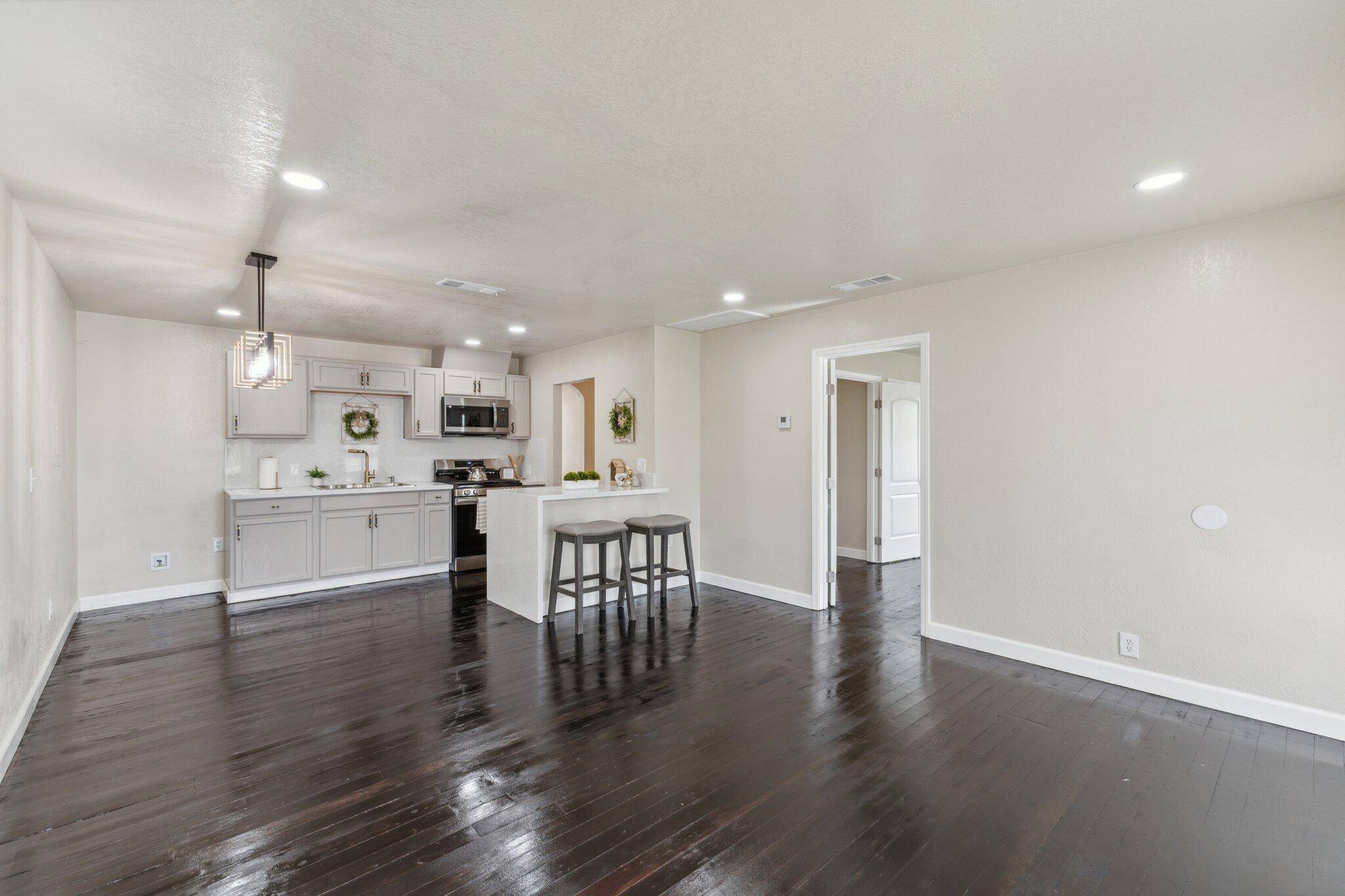 Porterville, CA 93257,1078 E Poplar Avenue