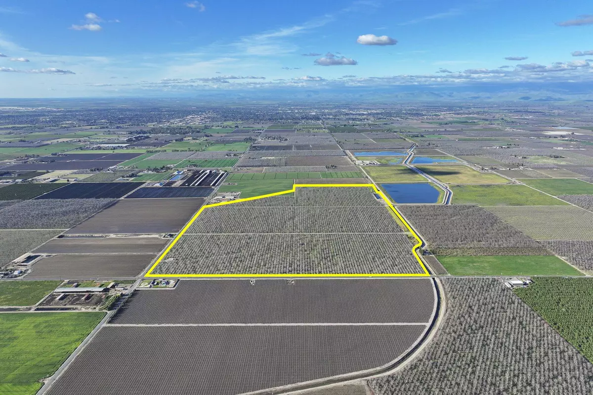 Tulare, CA 93274,3012 N Oakmore Road