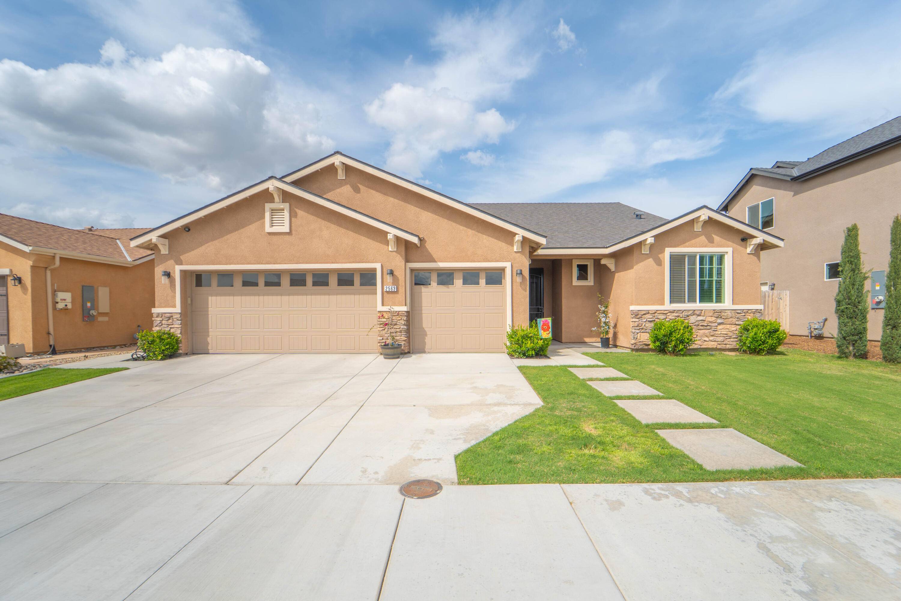 2563 Lindquist Street, Kingsburg, CA 93631