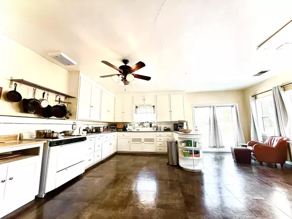 Springville, CA 93265,35056 Highway 190