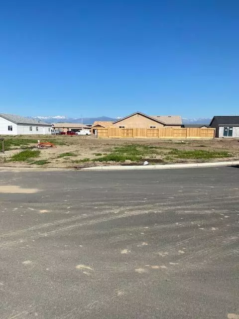 1184 S Ohio E Place, Porterville, CA 93257