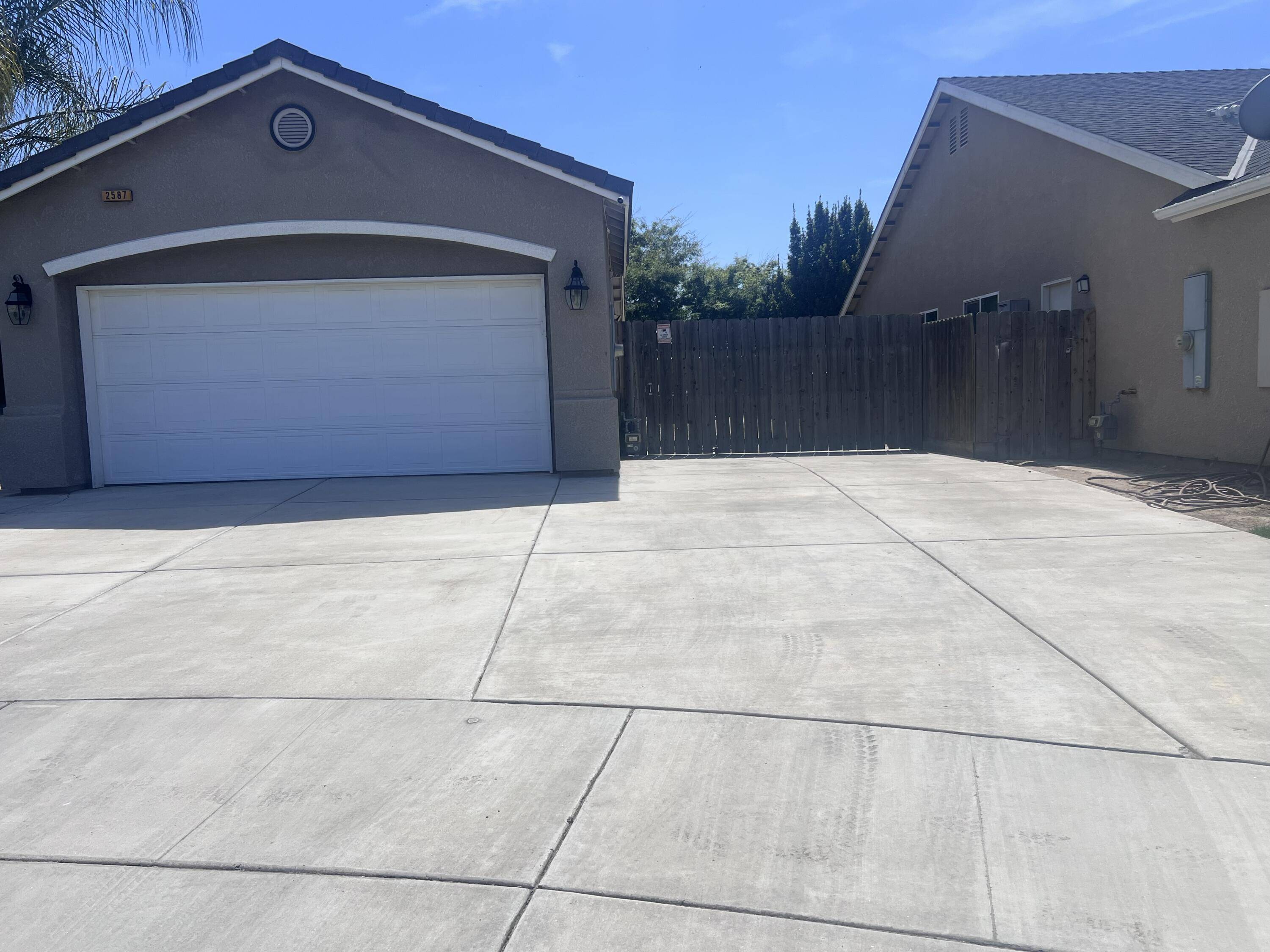Tulare, CA 93274,2587 Seaside Circle