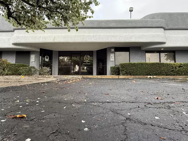Visalia, CA 93277,246 W Caldwell Avenue