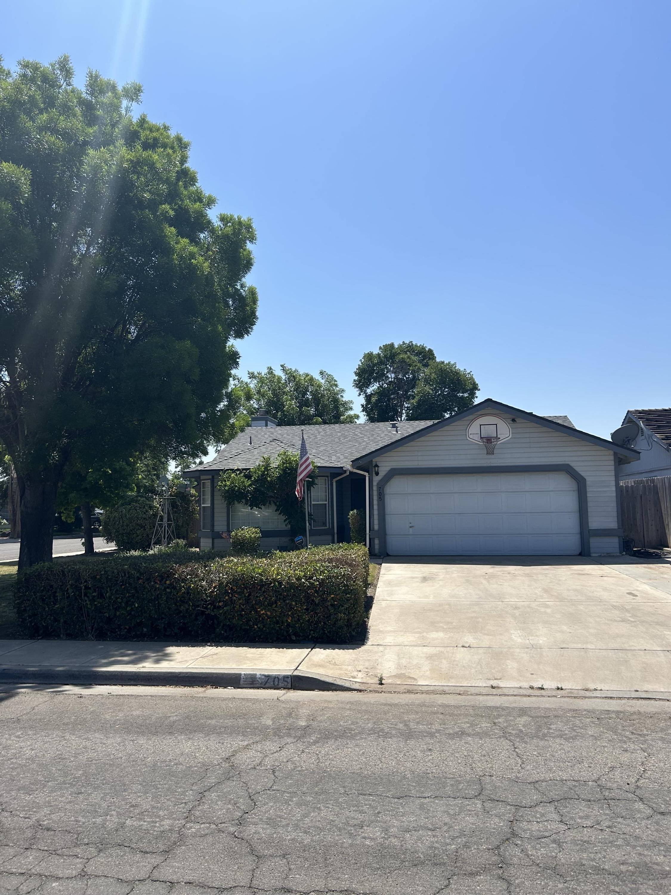 Farmersville, CA 93223,705 W Rita Street