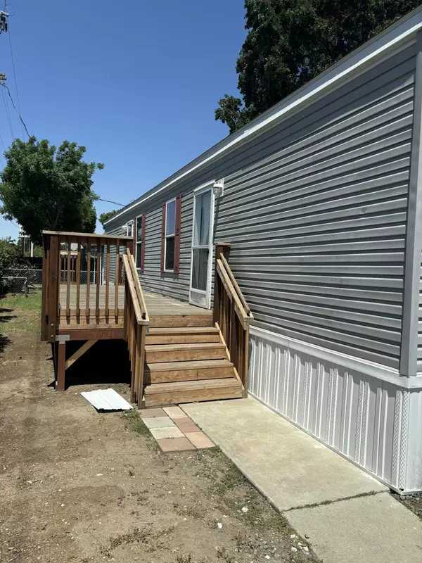 Visalia, CA 93277,820 S Chinowth Road #70