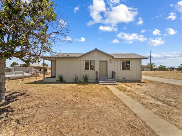 1022 S Elm Street, Pixley, CA 93256