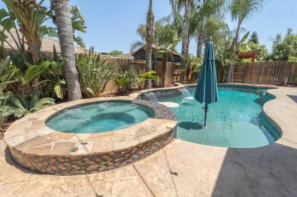 3216 W Perez Avenue,  Visalia,  CA 93291