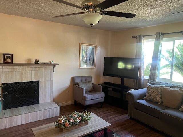 Tulare, CA 93274,860 S Kazarian Street