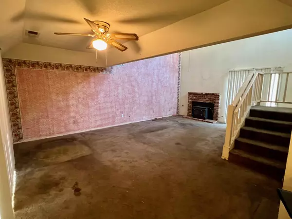 Visalia, CA 93292,1939 E Meadowbrook Drive