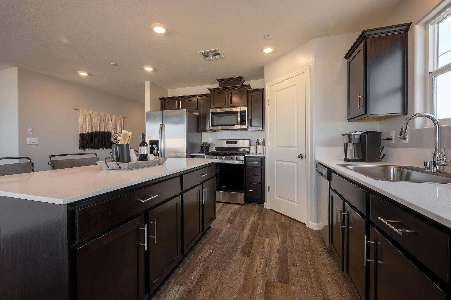 Tulare, CA 93274,814 Hampton Street #561sft