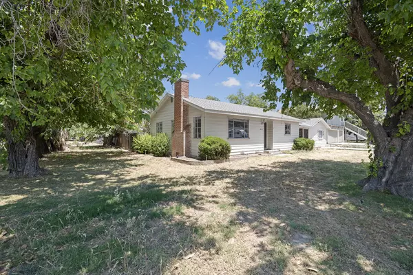 Visalia, CA 93291,5010 W Oak Avenue