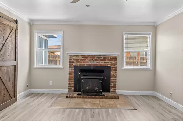 Visalia, CA 93292,1539 S Burke Street