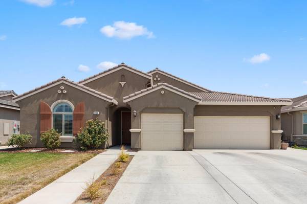 1724 W Sedona Avenue, Visalia, CA 93291