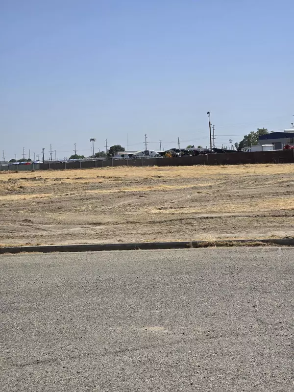 Tulare, CA 93274,1065 S Q Place Street