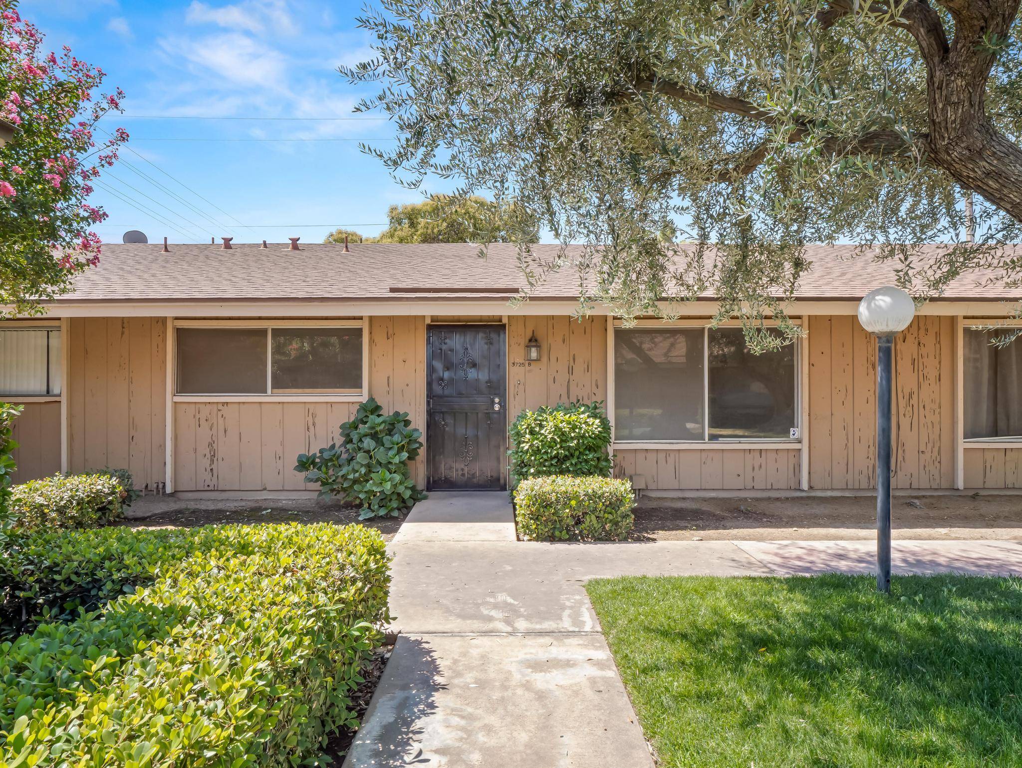 3725 N Fruit Avenue #B, Fresno, CA 93705