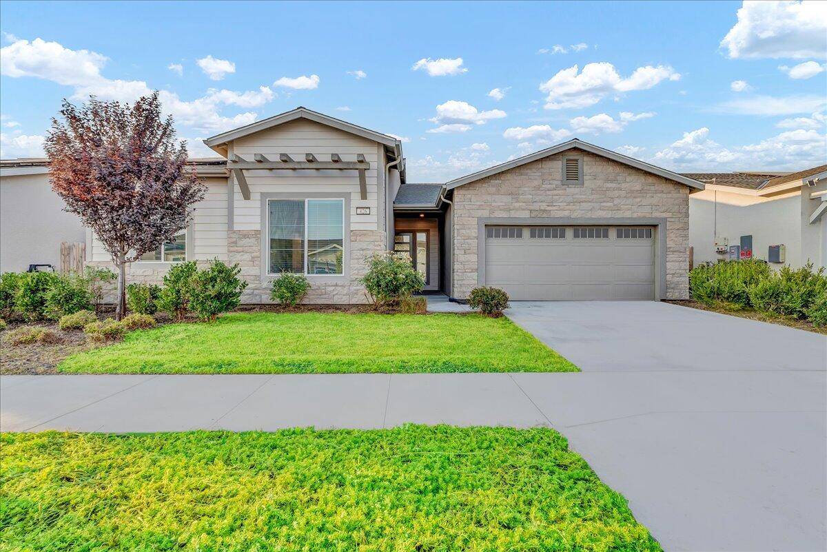 426 E Tyler Court, Visalia, CA 93291
