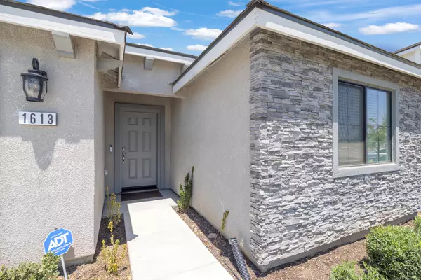 Hanford, CA 93230,1613 S Dinky Creek