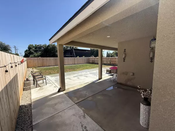 Visalia, CA 93292,2121 E Oak Avenue
