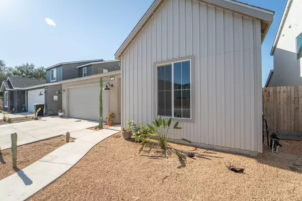 Visalia, CA 93292,3235 E Howard Avenue