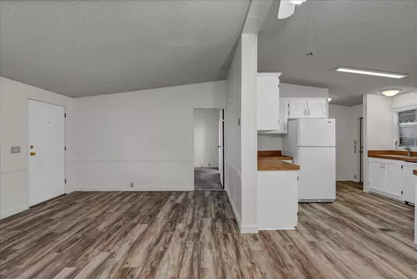 Tulare, CA 93274,2459 N Oaks Street ## 120