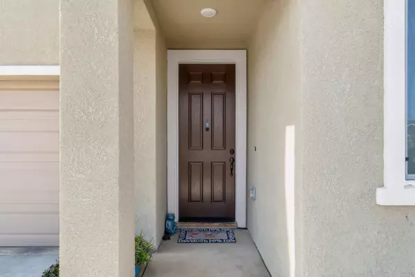 Visalia, CA 93292,2207 S Crumal Street