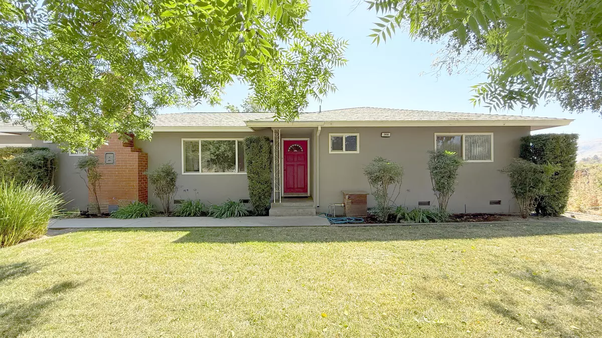 Sanger, CA 93657,308 S Frankwood Avenue