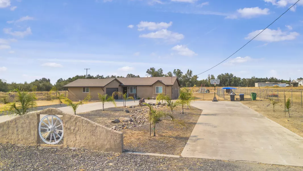 23404 104 Avenue #104, Terra Bella, CA 93270