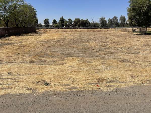 O Henderson Avenue, Porterville, CA 93257