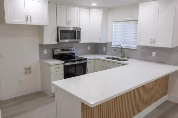 Visalia, CA 93277,924 S Jennie Street