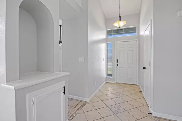 Tulare, CA 93274,2157 Country View Avenue