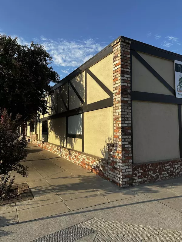 Lemoore, CA 93245,325 Fox Street