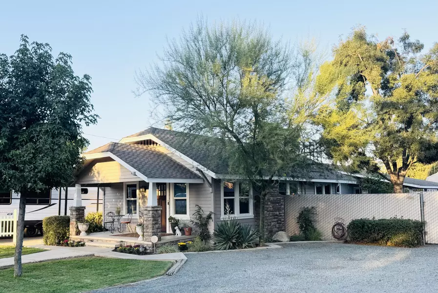 734 N G Street, Porterville, CA 93257