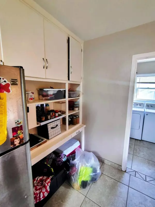 Visalia, CA 93291,1421 W Oak Avenue