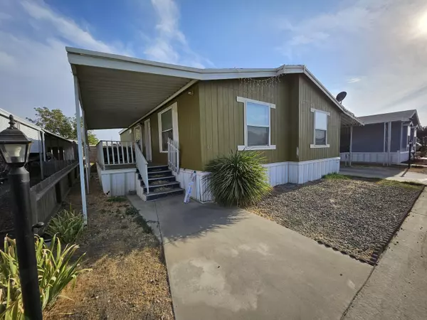 900 E Rankin #69, Tulare, CA 93274