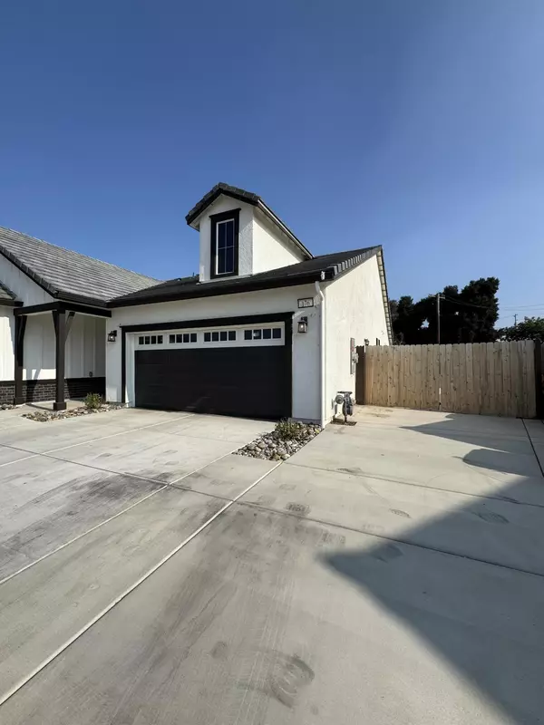Tulare, CA 93274,176 N Ocean Court