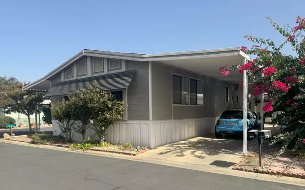 Dinuba, CA 93618,581 N Crawford Avenue #136
