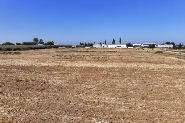 Woodlake, CA 93286,W Naranjo Boulevard