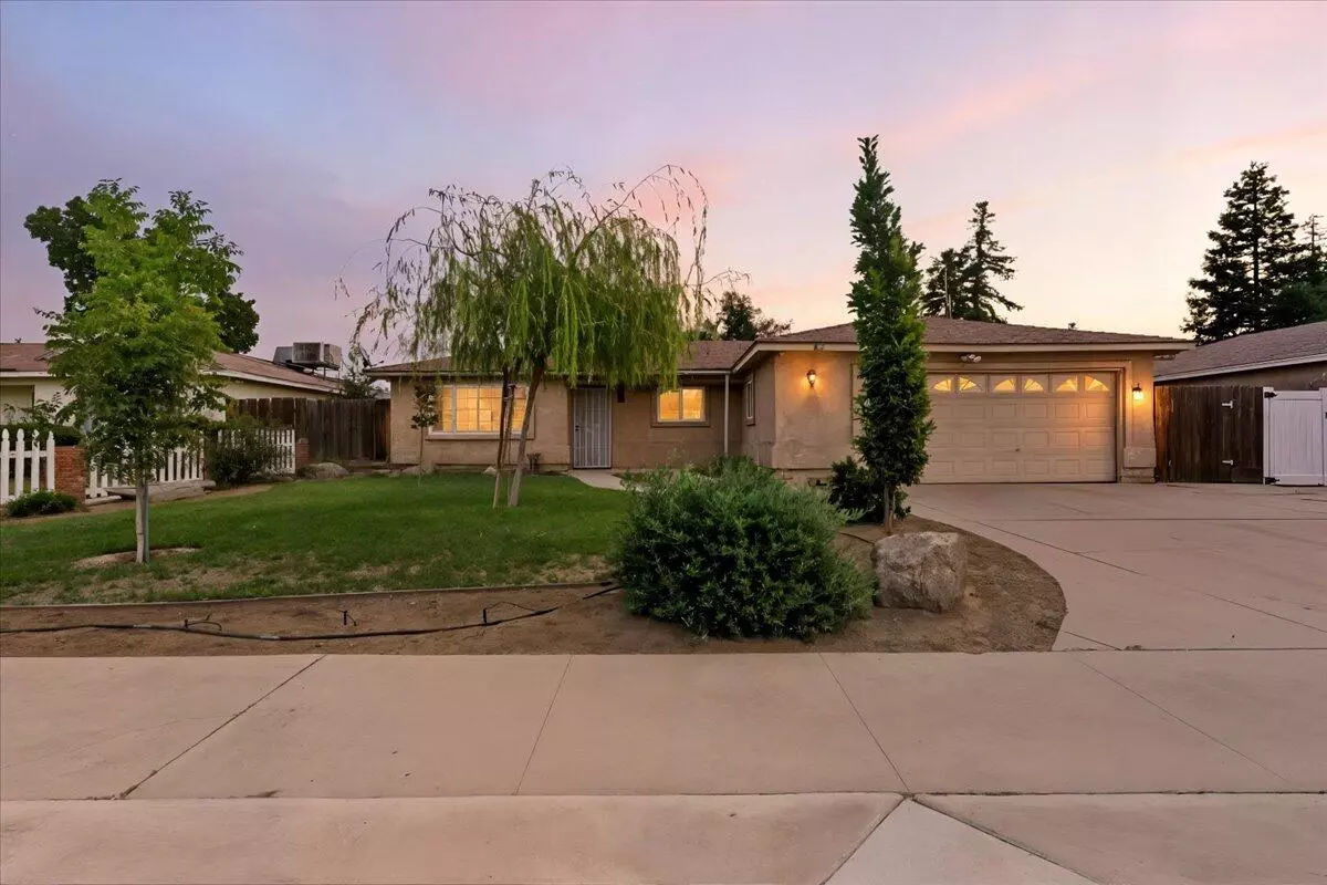 Tulare, CA 93274,716 S Kazarian Street