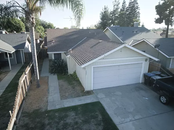 2507 E Parker Court, Visalia, CA 93292