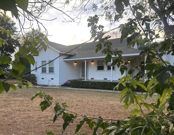 2535 W Visalia Road #B, Exeter, CA 93221