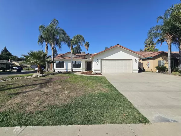 825 N Manzanita Street, Visalia, CA 93292