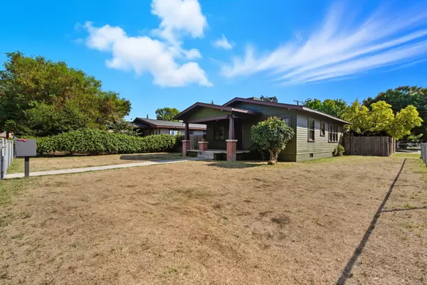 Visalia, CA 93291,1321 W Oak Avenue