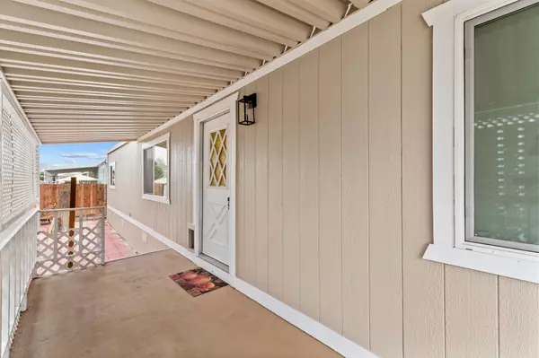 Visalia, CA 93291,415 N Akers Street #117