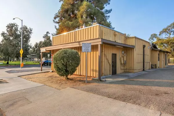 Visalia, CA 93291,919 N Court Street