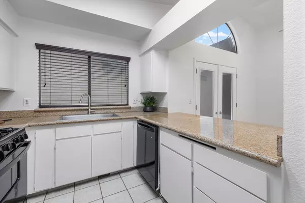 Visalia, CA 93292,1835 E Babcock Avenue