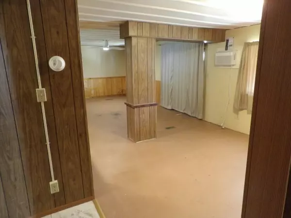 Yokuts Valley, CA 93675,46918 Creekside Road