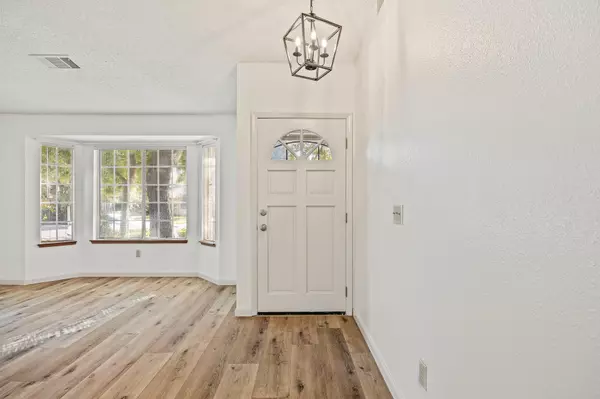 Visalia, CA 93277,5946 W Howard Court