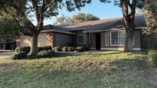 5946 W Howard Court, Visalia, CA 93277