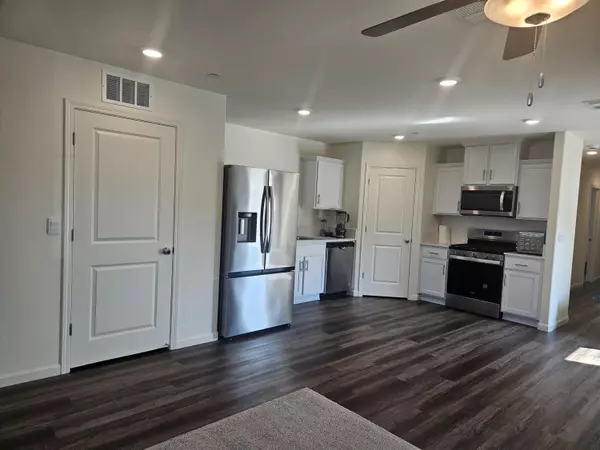 Corcoran, CA 93212,725 James Avenue